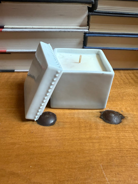 French Lilac Candle - 4 oz - Cream Dot Box